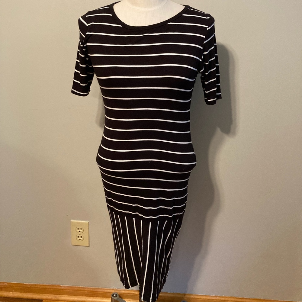 LuLaRoe black/white striped short-sleeved dress sz. M*